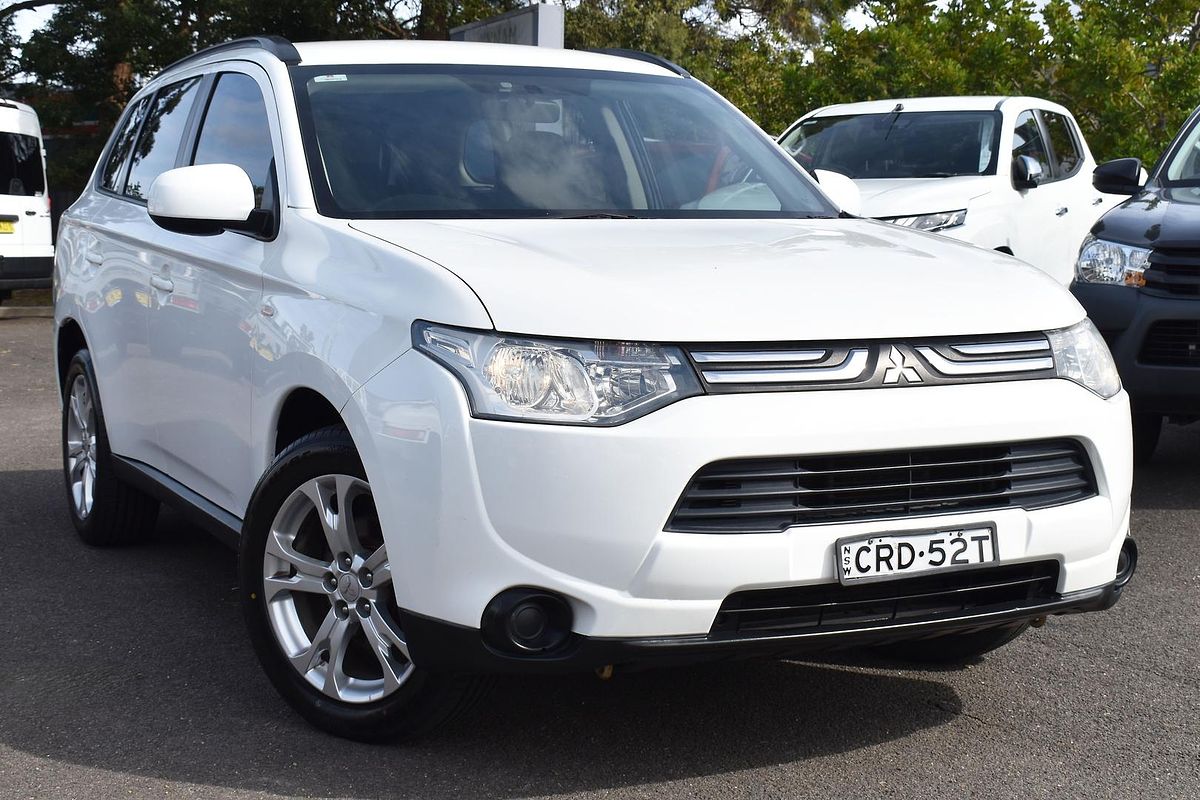 2013 Mitsubishi Outlander ES ZJ