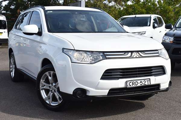 2013 Mitsubishi Outlander ES ZJ