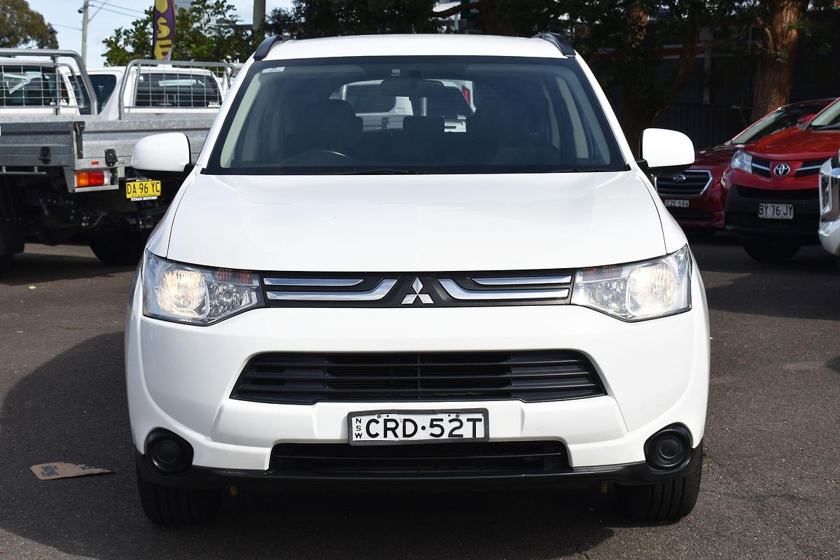 2013 Mitsubishi Outlander ES ZJ