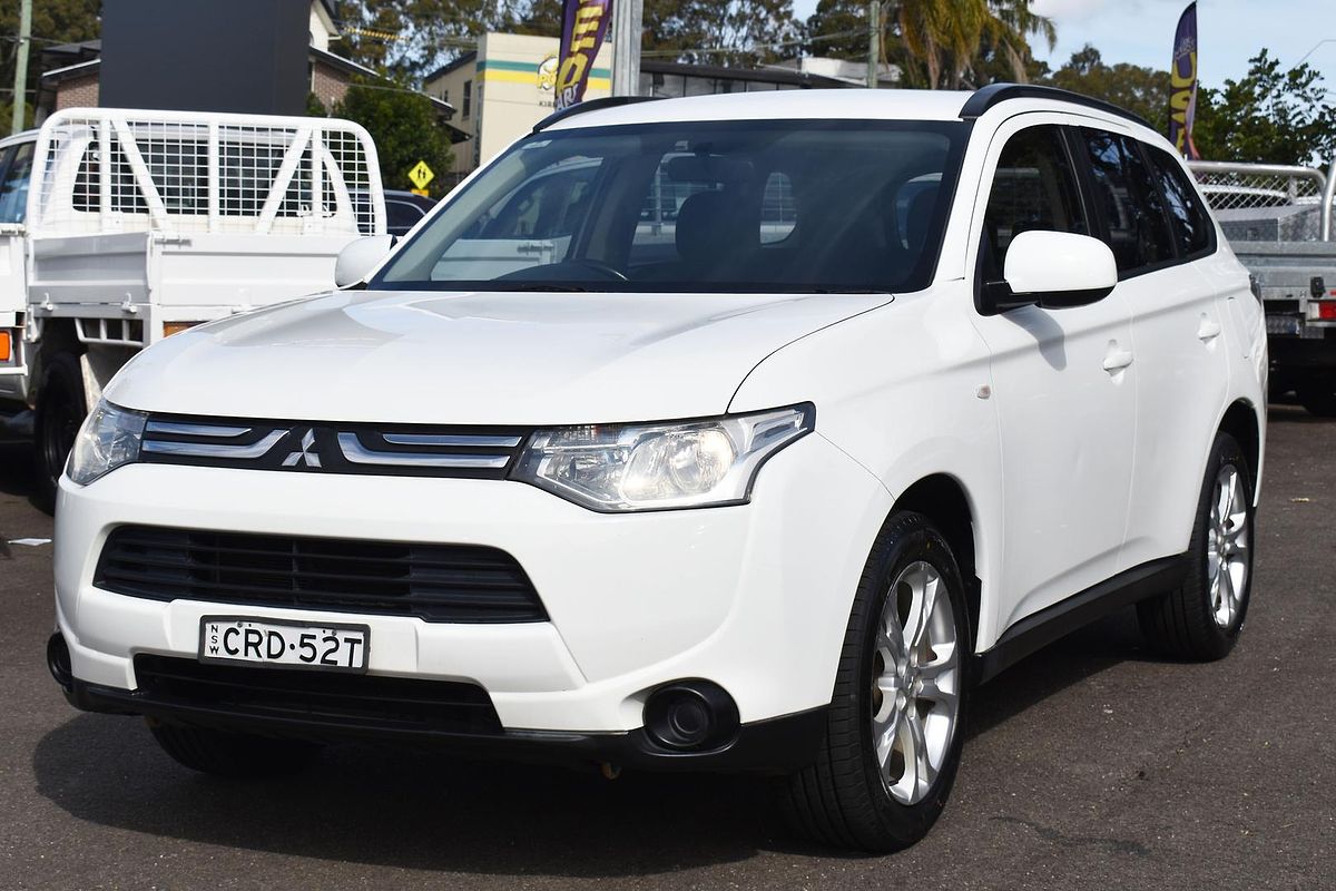 2013 Mitsubishi Outlander ES ZJ