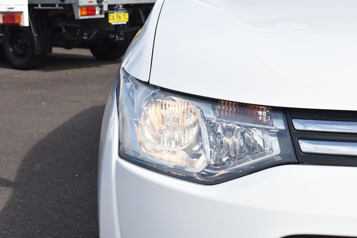 2013 Mitsubishi Outlander ES ZJ