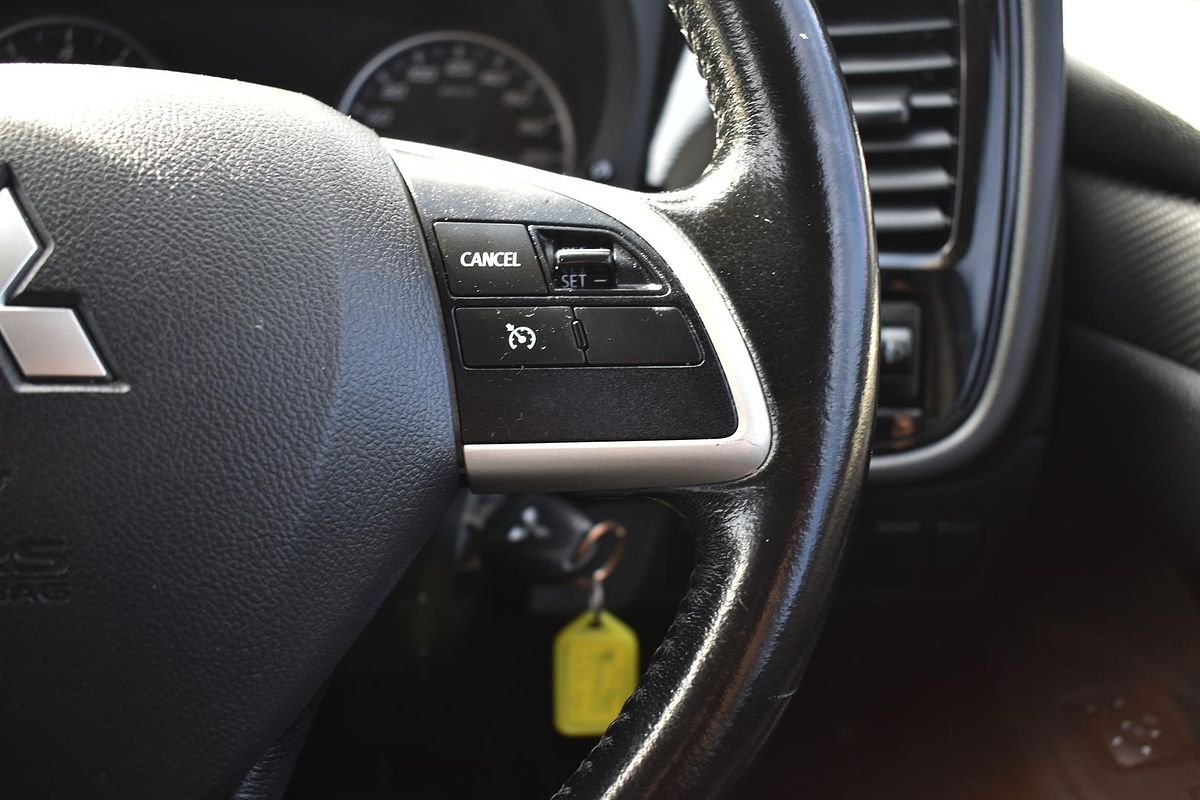 2013 Mitsubishi Outlander ES ZJ