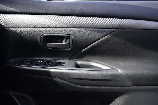 2013 Mitsubishi Outlander ES ZJ