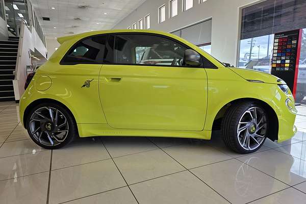 2023 Abarth 500e Scorpionissima
