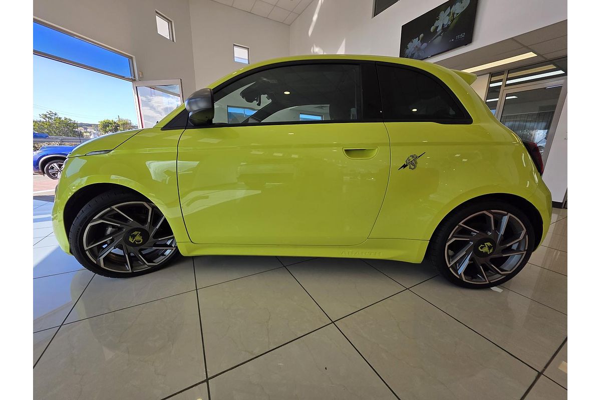 2023 Abarth 500e Scorpionissima