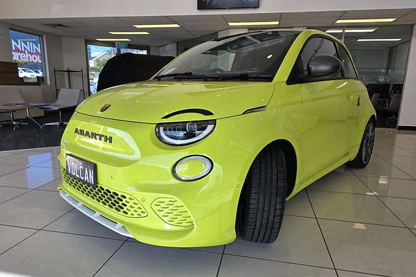 2023 Abarth 500e Scorpionissima