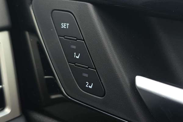 2025 Mitsubishi Outlander PHEV Exceed ZM