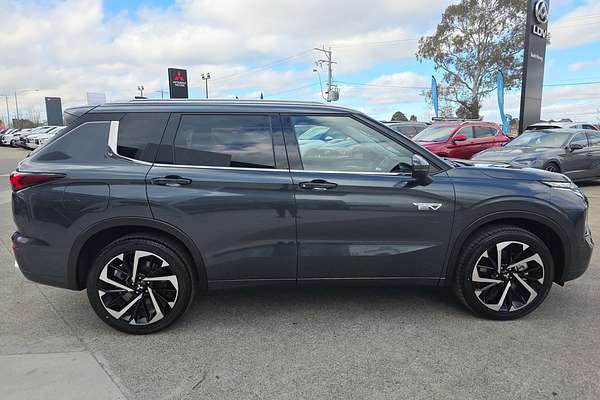 2025 Mitsubishi Outlander PHEV Exceed ZM