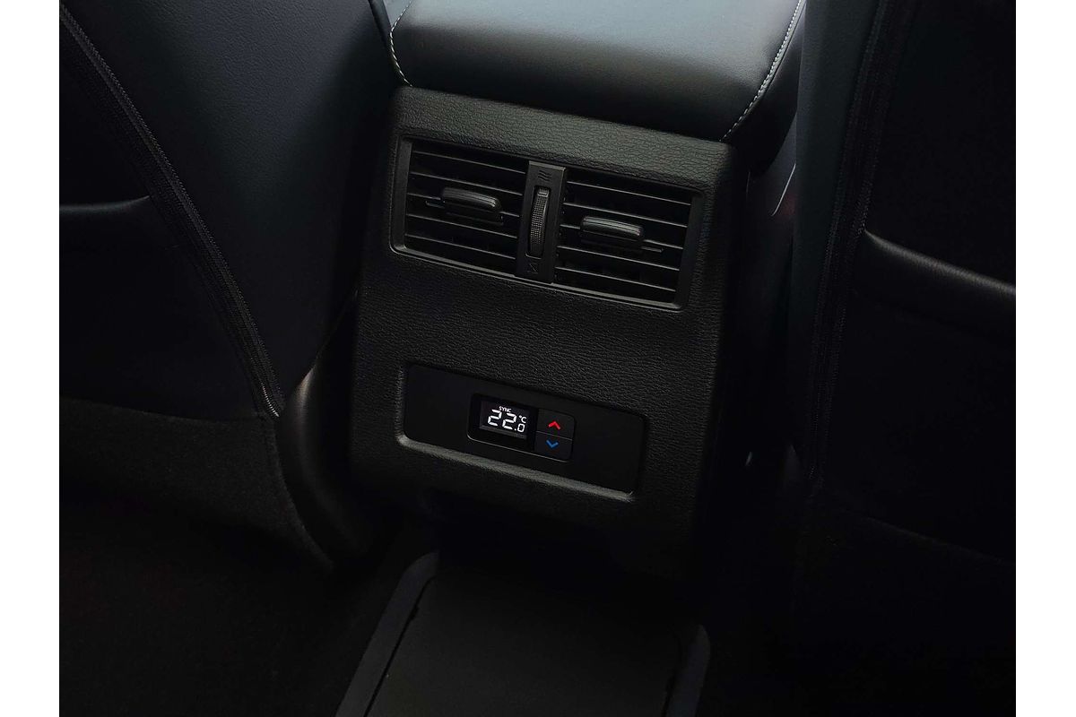 2025 Mitsubishi Outlander PHEV Exceed ZM