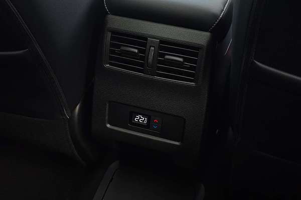 2025 Mitsubishi Outlander PHEV Exceed ZM
