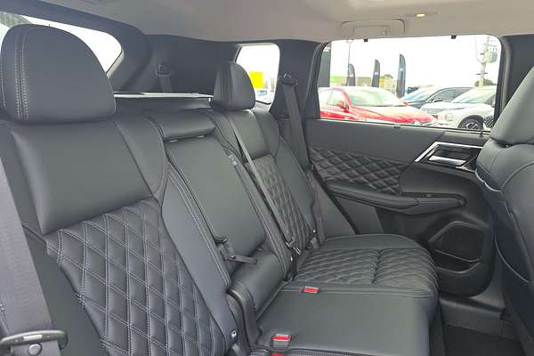2025 Mitsubishi Outlander PHEV Exceed ZM