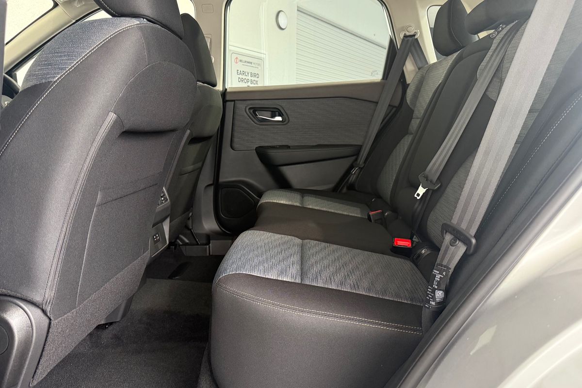 2025 Nissan X-TRAIL ST T33