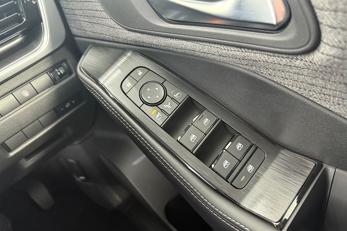 2025 Nissan X-TRAIL ST T33