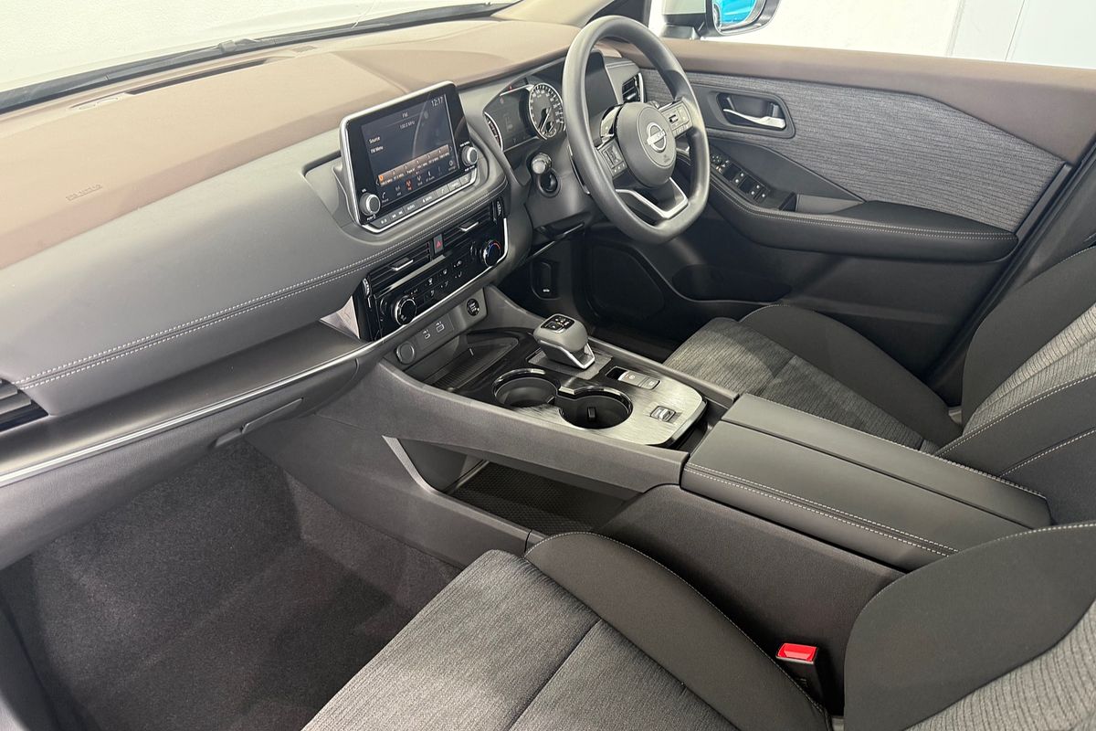 2025 Nissan X-TRAIL ST T33