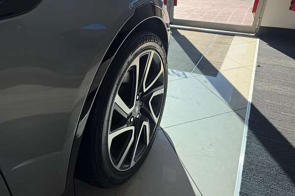 2017 Land Rover Discovery SD4 S Series 5