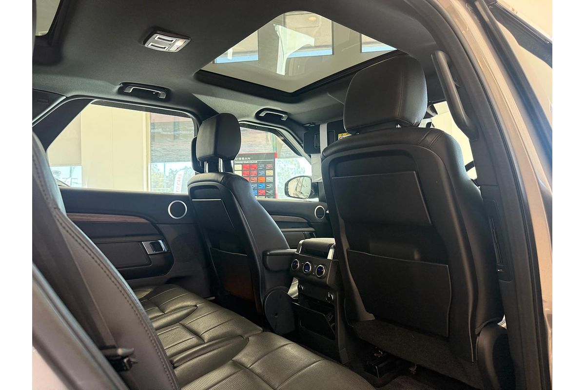 2017 Land Rover Discovery SD4 S Series 5