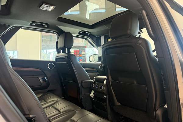 2017 Land Rover Discovery SD4 S Series 5