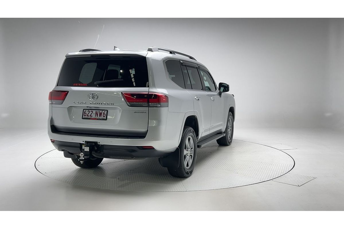 2023 Toyota Landcruiser Sahara FJA300R