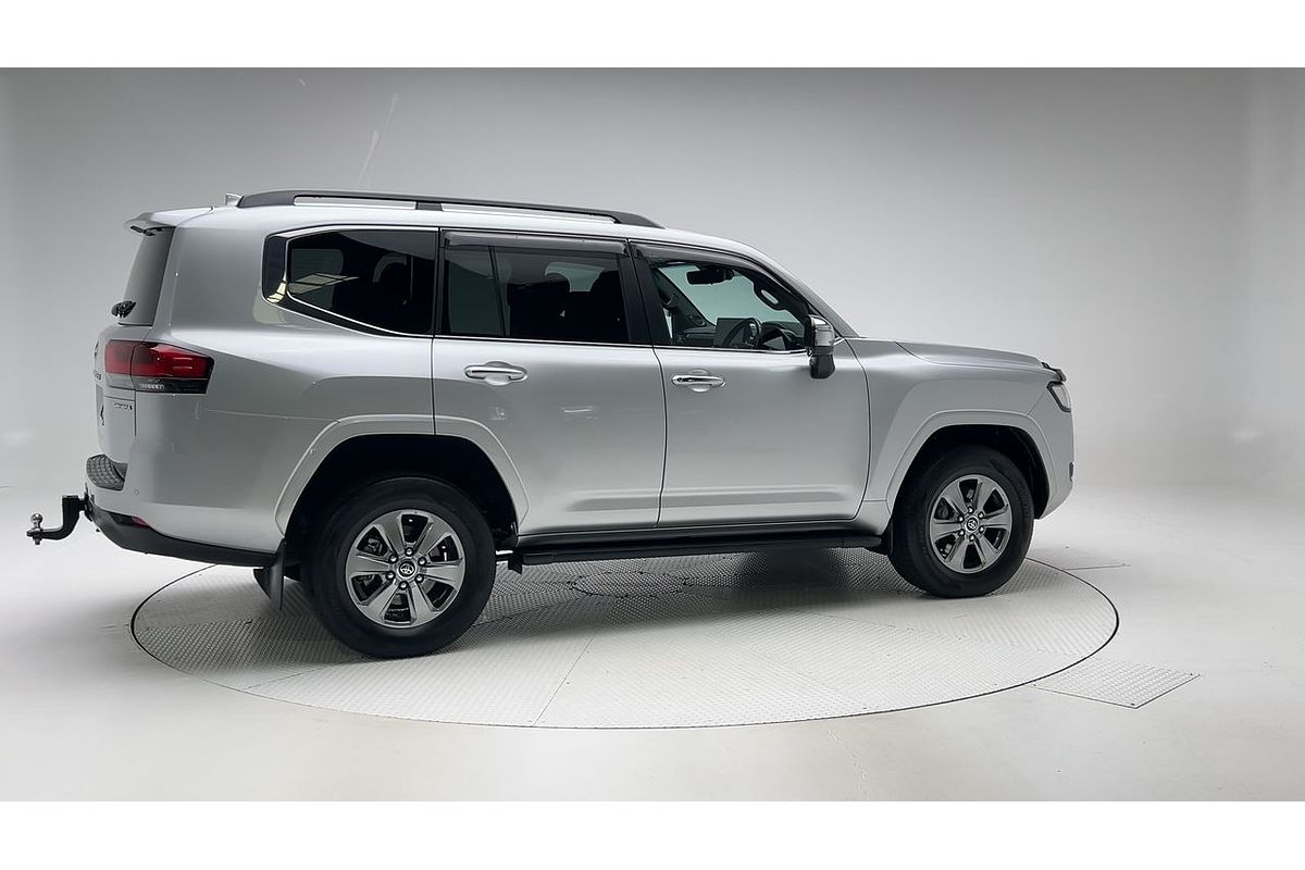 2023 Toyota Landcruiser Sahara FJA300R