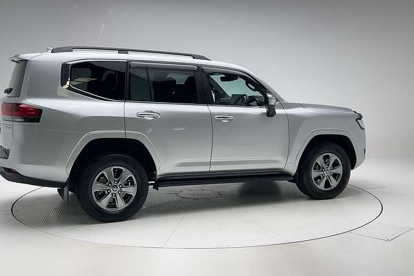 2023 Toyota Landcruiser Sahara FJA300R