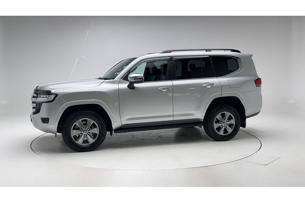 2023 Toyota Landcruiser Sahara FJA300R