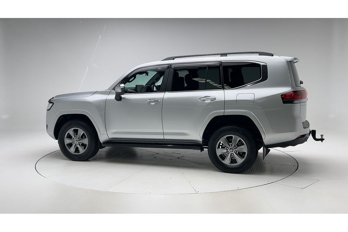 2023 Toyota Landcruiser Sahara FJA300R