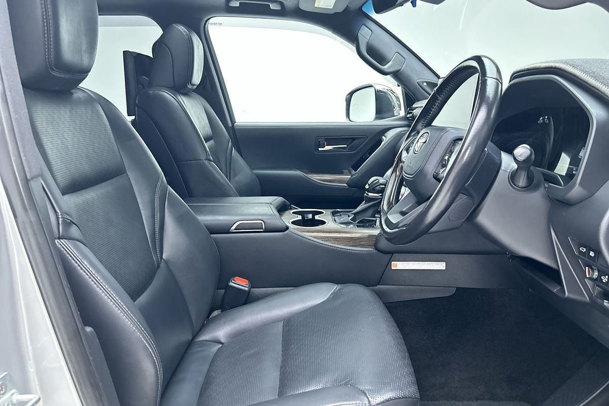 2023 Toyota Landcruiser Sahara FJA300R