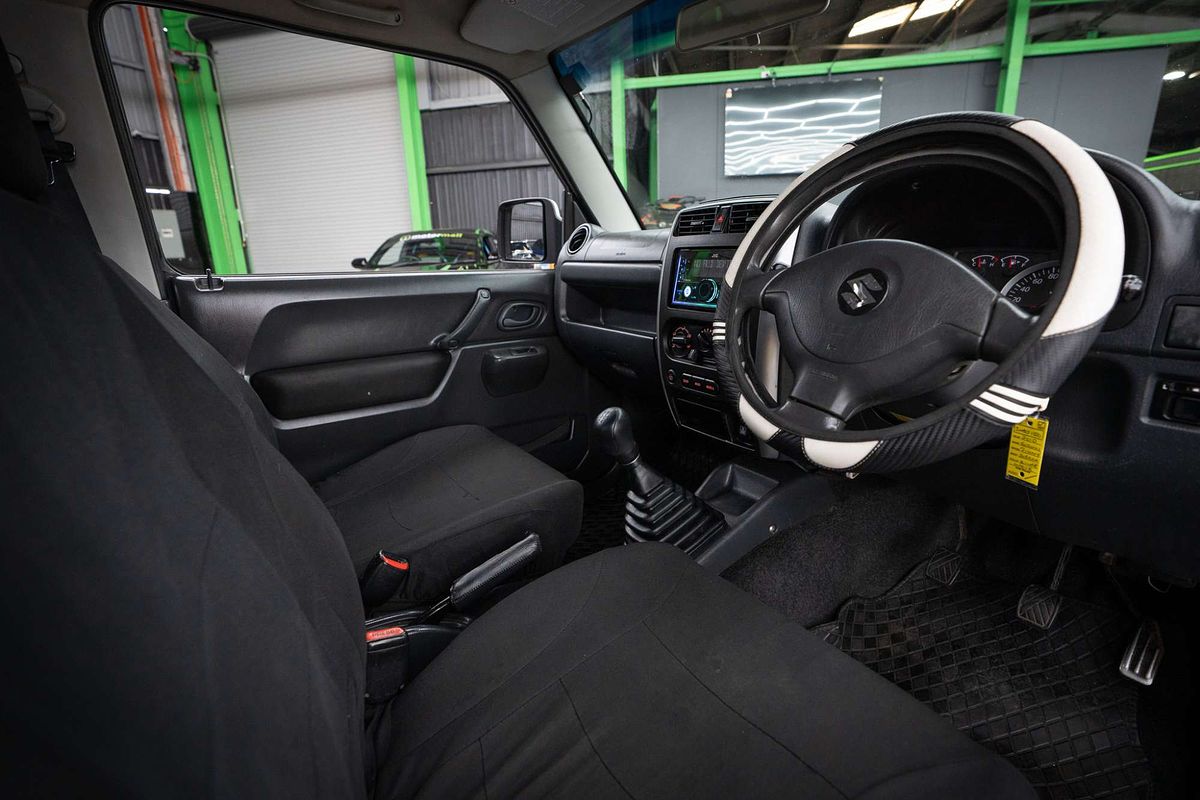 2010 Suzuki Jimny Sierra SN413 T6