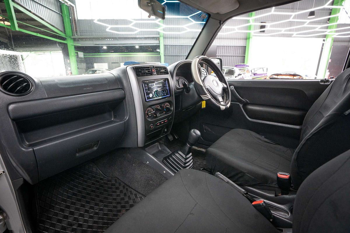 2010 Suzuki Jimny Sierra SN413 T6