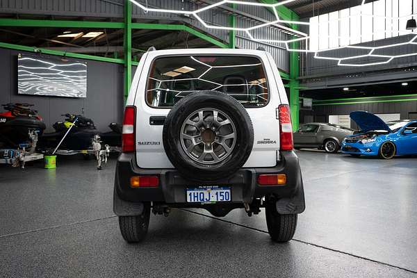 2010 Suzuki Jimny Sierra SN413 T6