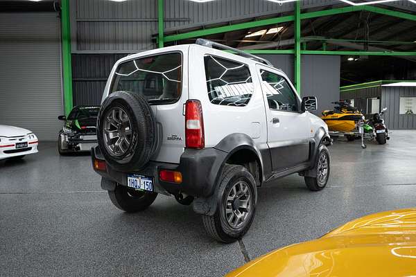 2010 Suzuki Jimny Sierra SN413 T6