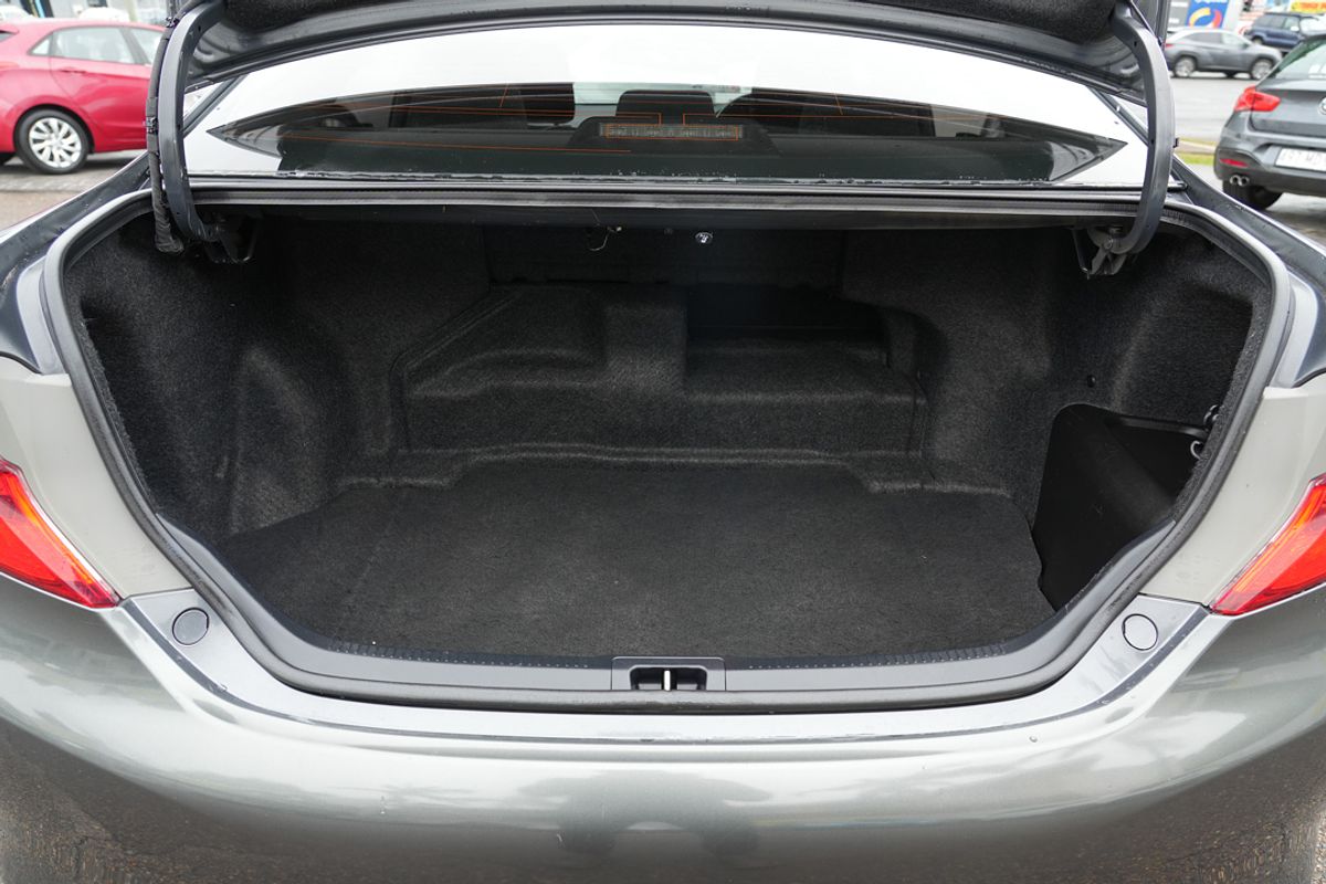 2013 Toyota Camry Hybrid H AVV50R