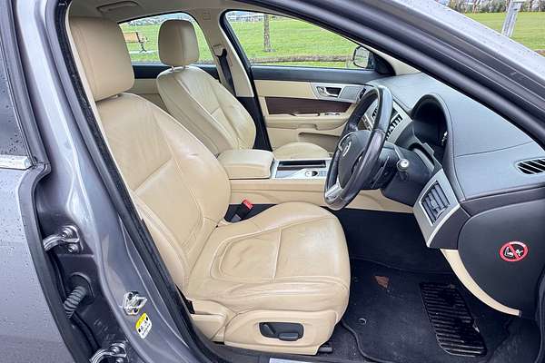 2013 Jaguar XF LUXURY V6 D AUTO