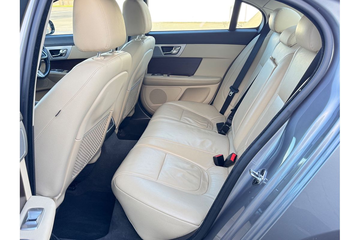 2013 Jaguar XF LUXURY V6 D AUTO