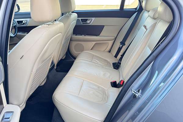 2013 Jaguar XF LUXURY V6 D AUTO