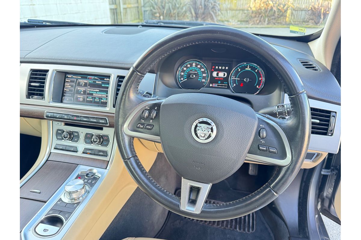 2013 Jaguar XF LUXURY V6 D AUTO
