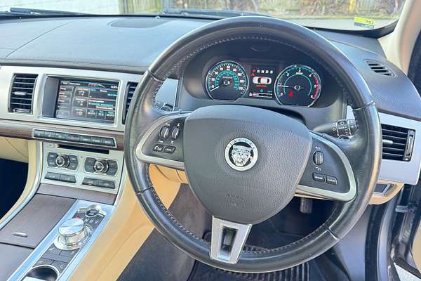 2013 Jaguar XF LUXURY V6 D AUTO