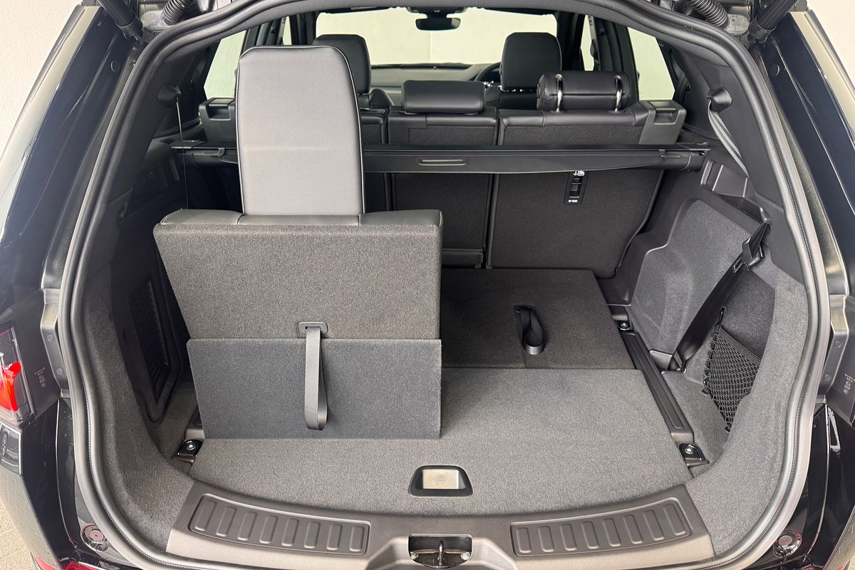 2025 Land Rover Discovery Sport P250 Dynamic SE L550