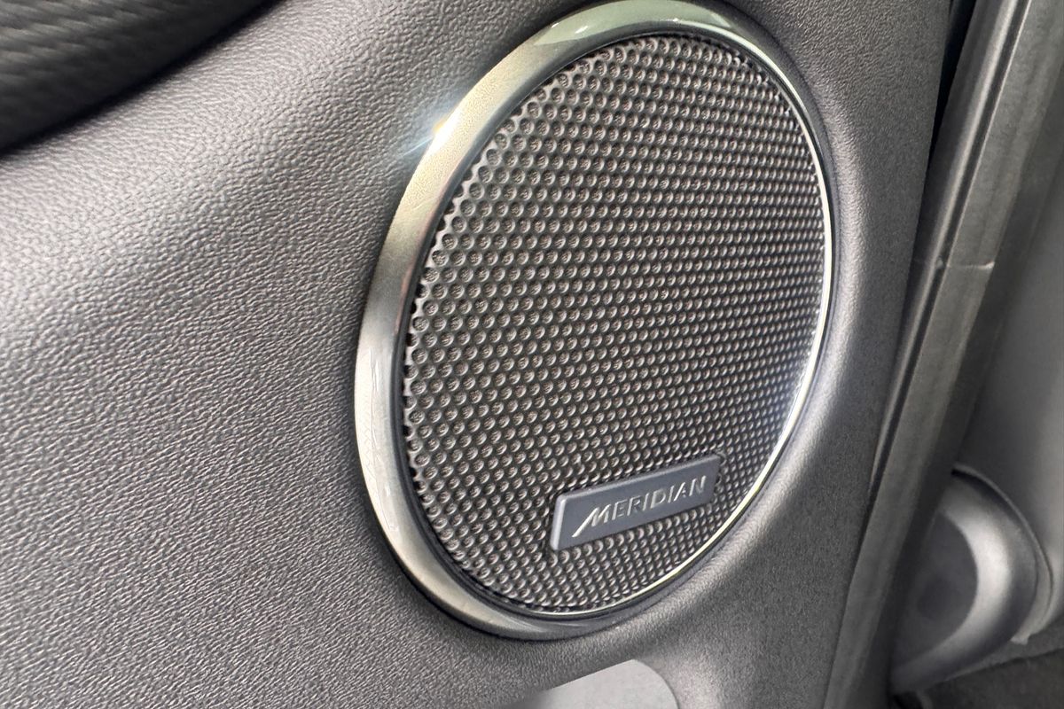 2025 Land Rover Discovery Sport P250 Dynamic SE L550