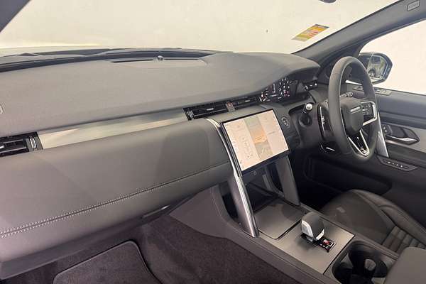 2025 Land Rover Discovery Sport P250 Dynamic SE L550