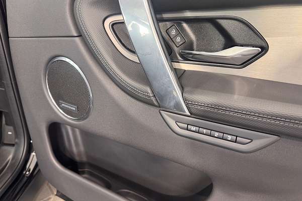 2025 Land Rover Discovery Sport P250 Dynamic SE L550