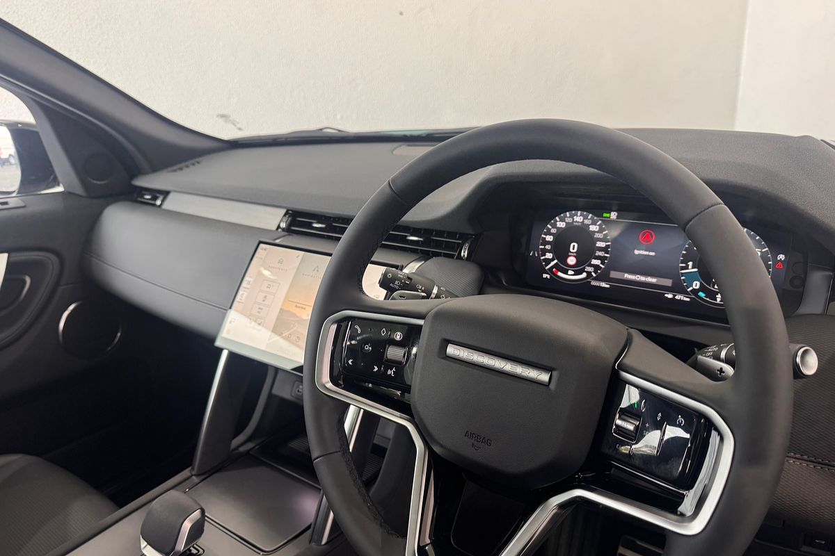 2025 Land Rover Discovery Sport P250 Dynamic SE L550