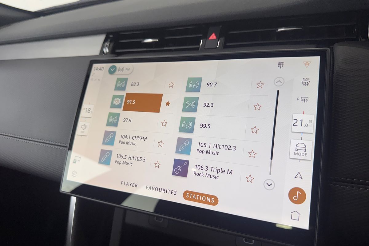 2025 Land Rover Discovery Sport P250 Dynamic SE L550
