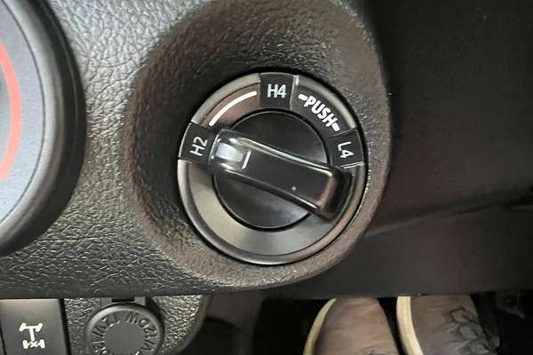 2016 Toyota Hilux SR GUN126R 4X4
