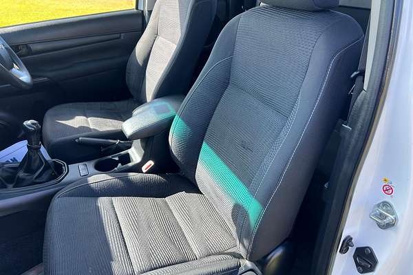 2016 Toyota Hilux SR GUN126R 4X4