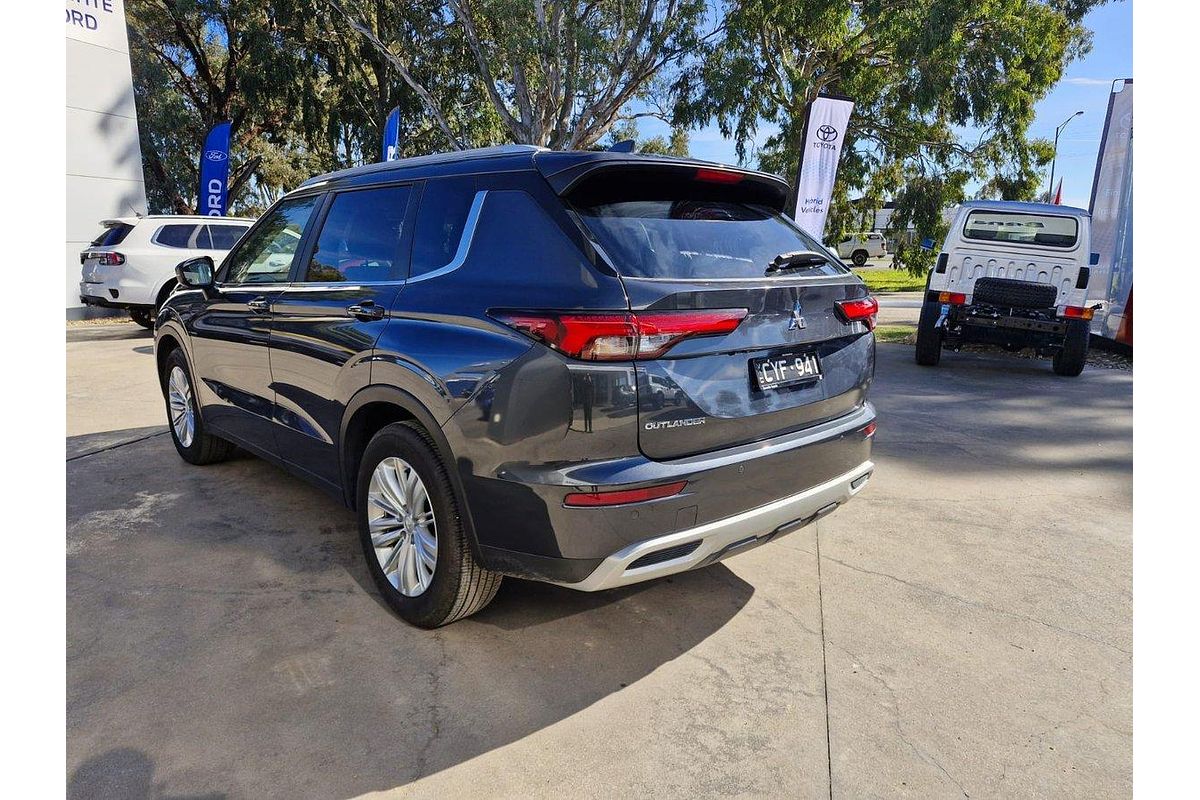 2023 Mitsubishi Outlander LS ZM