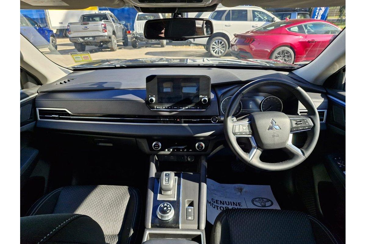 2023 Mitsubishi Outlander LS ZM