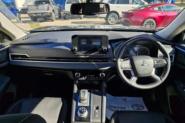 2023 Mitsubishi Outlander LS ZM