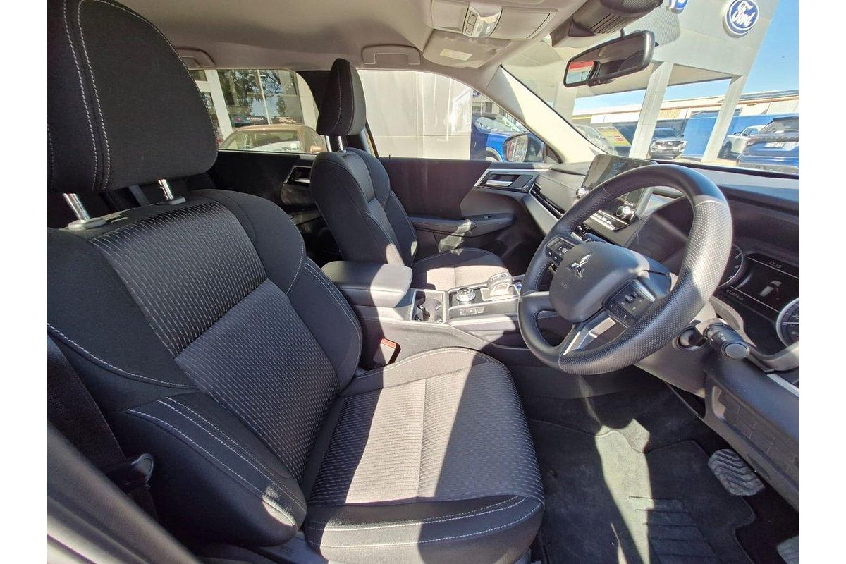 2023 Mitsubishi Outlander LS ZM
