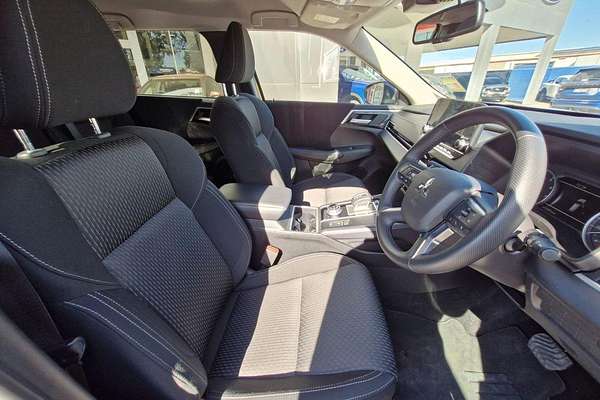 2023 Mitsubishi Outlander LS ZM
